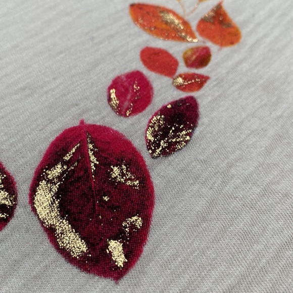 Old Navy Fall Heart Graphic Tee ๐ Oatmeal - Picture 7 of 12